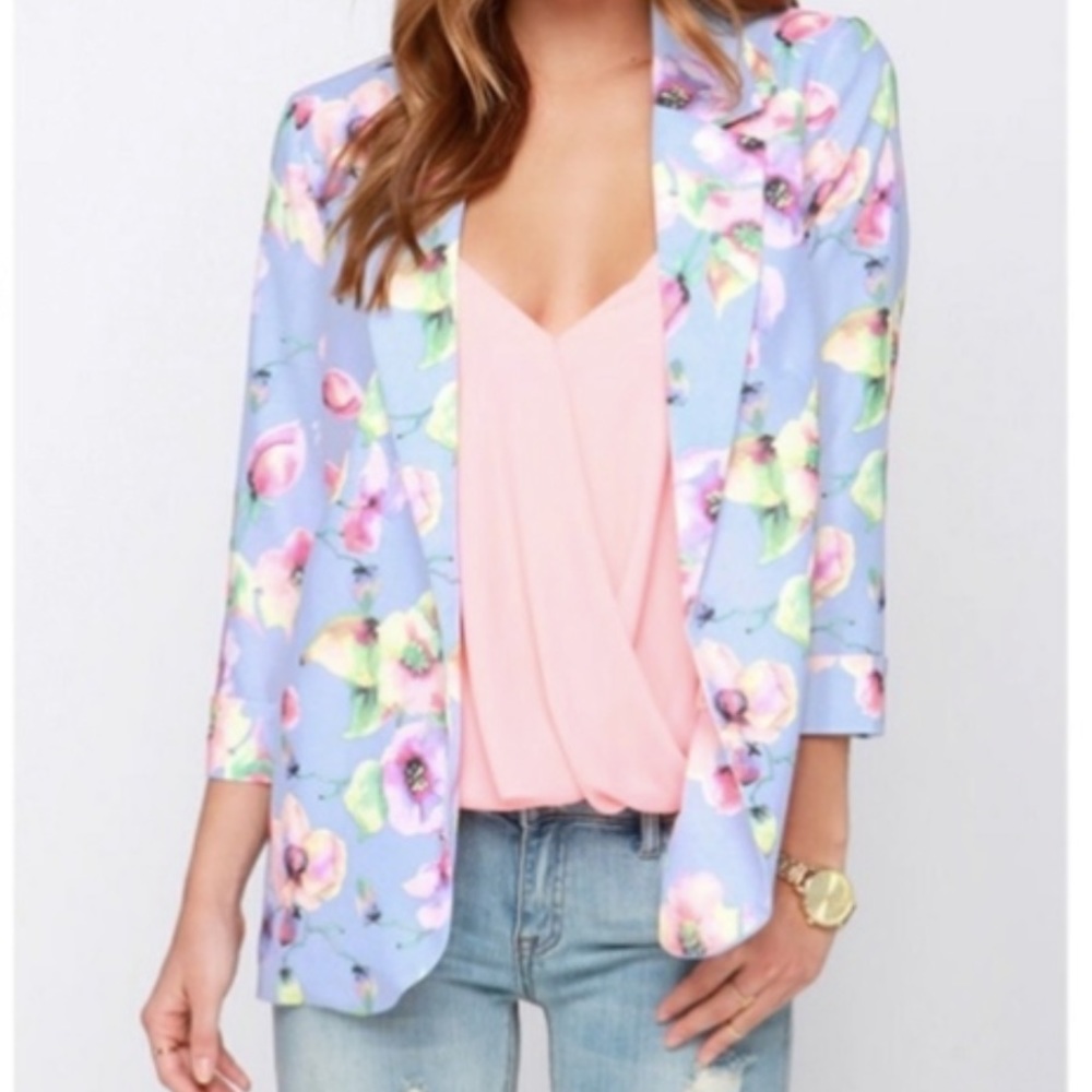 Lulu’s floral pastel Blazer